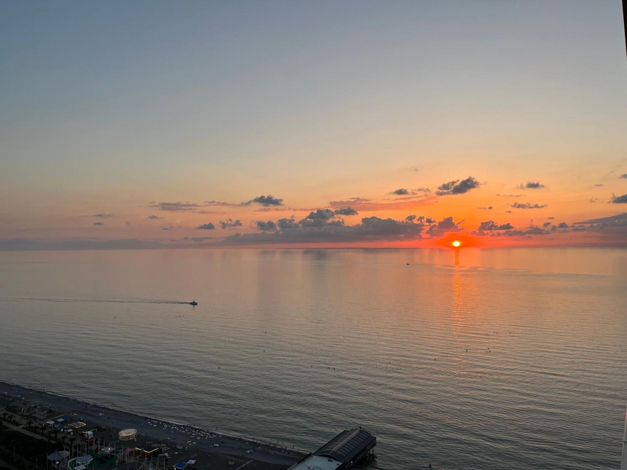Orbi City Sun Tower 43 Floor Batumi Eksteriør bilde